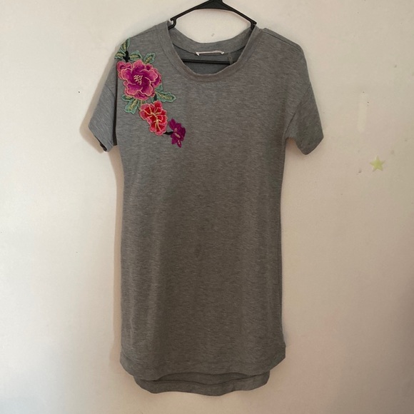 Potter's Pot Dresses & Skirts - M grey t shirt dress with floral embroidery Potters Pot